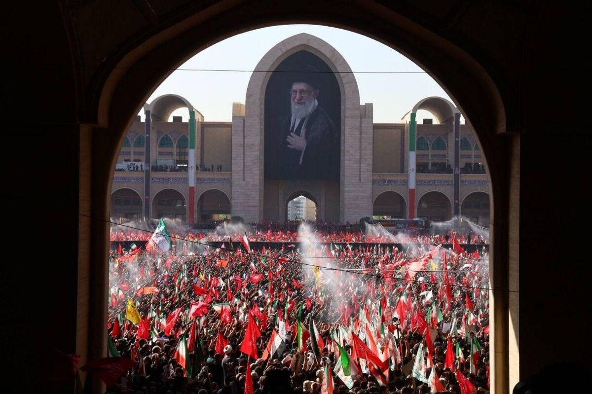  *رهبر شهید، معدن و سربلندی ایران*