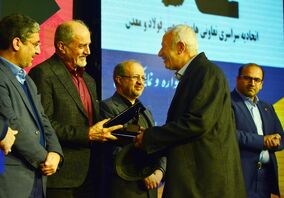 ذوب آهنی ها در حفظ تولید و پشتیبانی از جبهه های جنگ، خوش درخشیدند 