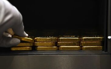طلای جهانی از صعود بازماند