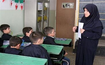 رسالت نوشت: نظام پرداخت و دریافتی تبعیض‌آمیز معلم نسبت به مشاغل مشابه