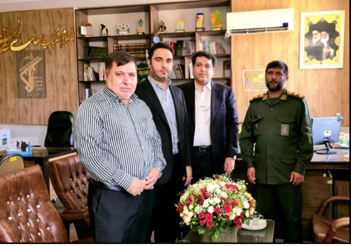 تأکید بر نقش محرومیت‌ زدایی در دیدار سرپرست مجتمع فولاد غدیر نی‌ریز با فرمانده سپاه نی‌ریز

