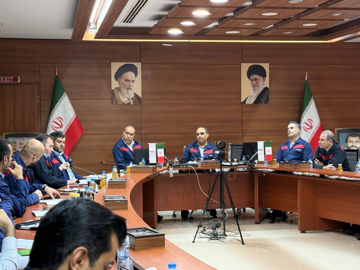 مدیرعامل فولاد اکسین: تولید ورق استراتژیک X65MS، نقطه عطف خودکفایی صنعت نفت و گاز ایران / سنگ تمام جهادگران فولاد اکسین خوزستان در خودکفایی