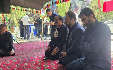 حضور مدیرعامل گروه سرمایه‌ گذاری صندوق بازنشستگی کشوری، به همراه مدیرعامل و رئیس هیئت‌ مدیره شرکت فولاد اکسین خوزستان در موکب شهدای زاگرس