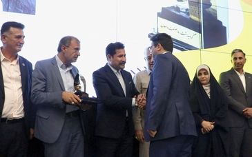 در همایش تجلیل از صنعتگران و معدنکاران نمونه استان هرمزگان اتفاق افتاد؛ تقدیر از شرکت فولاد هرمزگان به عنوان واحد صنعتی نمونه استانی