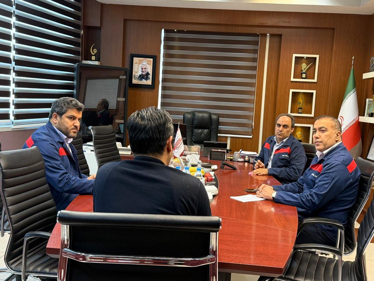 تأکید مدیرعامل فولاد اکسین خوزستان بر رویکرد علمی و گفتوگو محور در حل مسائل کارکنان