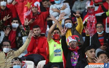 عکس | رئیس مجمع پرسپولیس: من یک استقلالی دو آتشه هستم / خشم هواداران سرخ در اولین روز واگذاری

